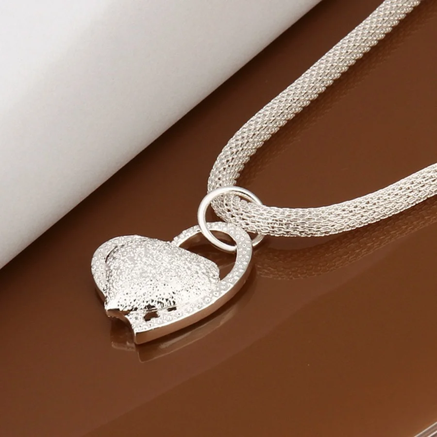 Colar Feminino em Prata 925 – Pingente de Coração Luxuoso - Imagem 4