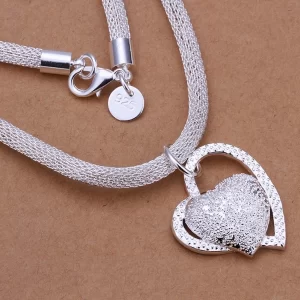 Colar Feminino em Prata 925 – Pingente de Coração Luxuoso