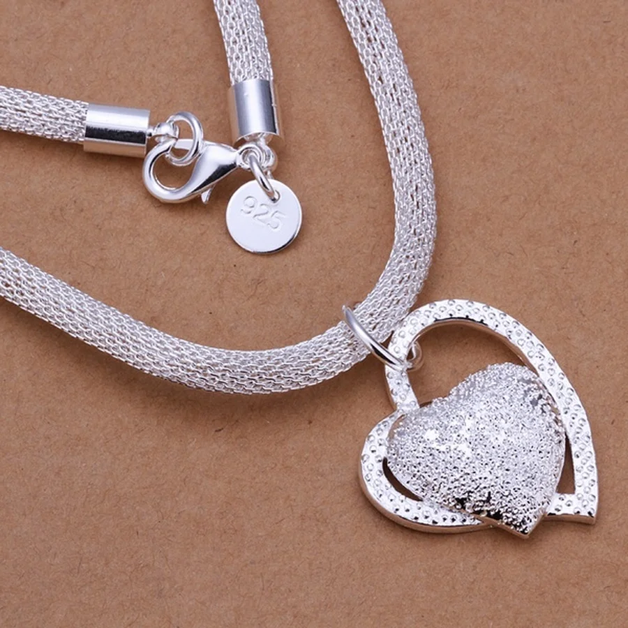 Colar Feminino em Prata 925 – Pingente de Coração Luxuoso