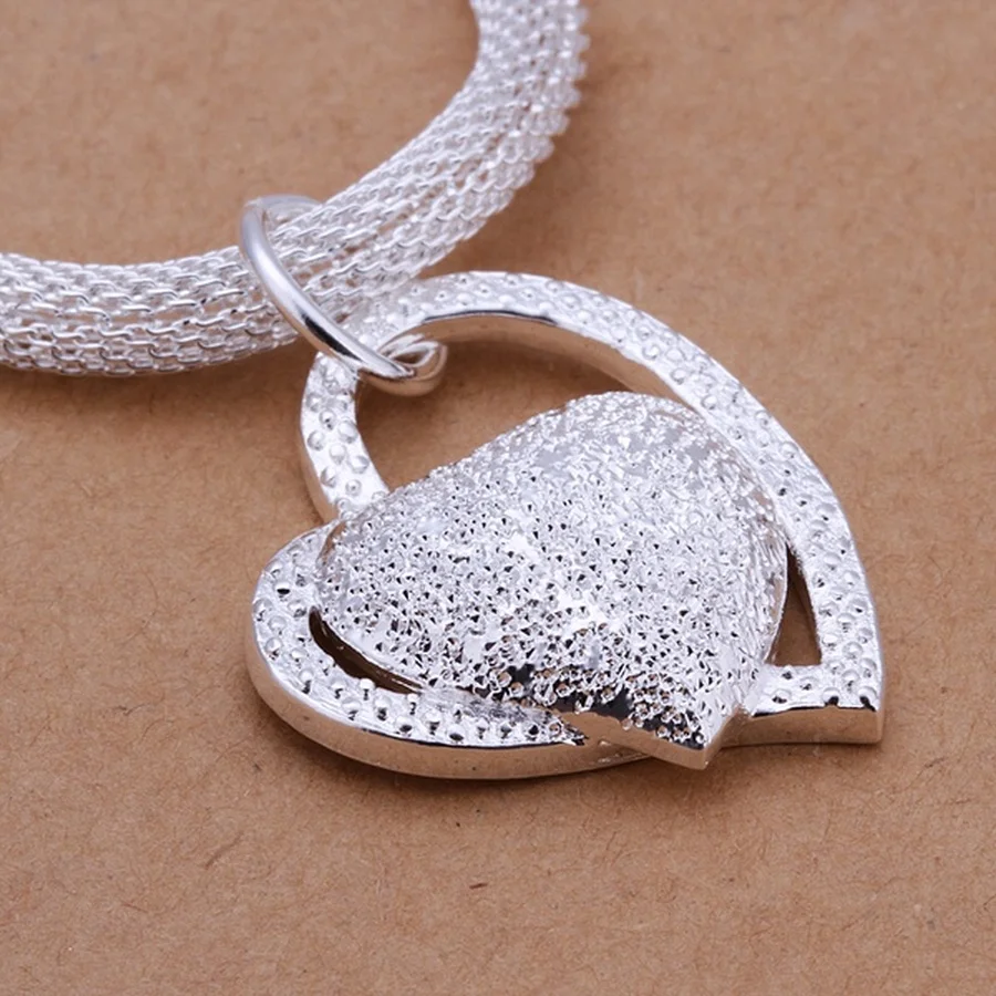 Colar Feminino em Prata 925 – Pingente de Coração Luxuoso - Imagem 2