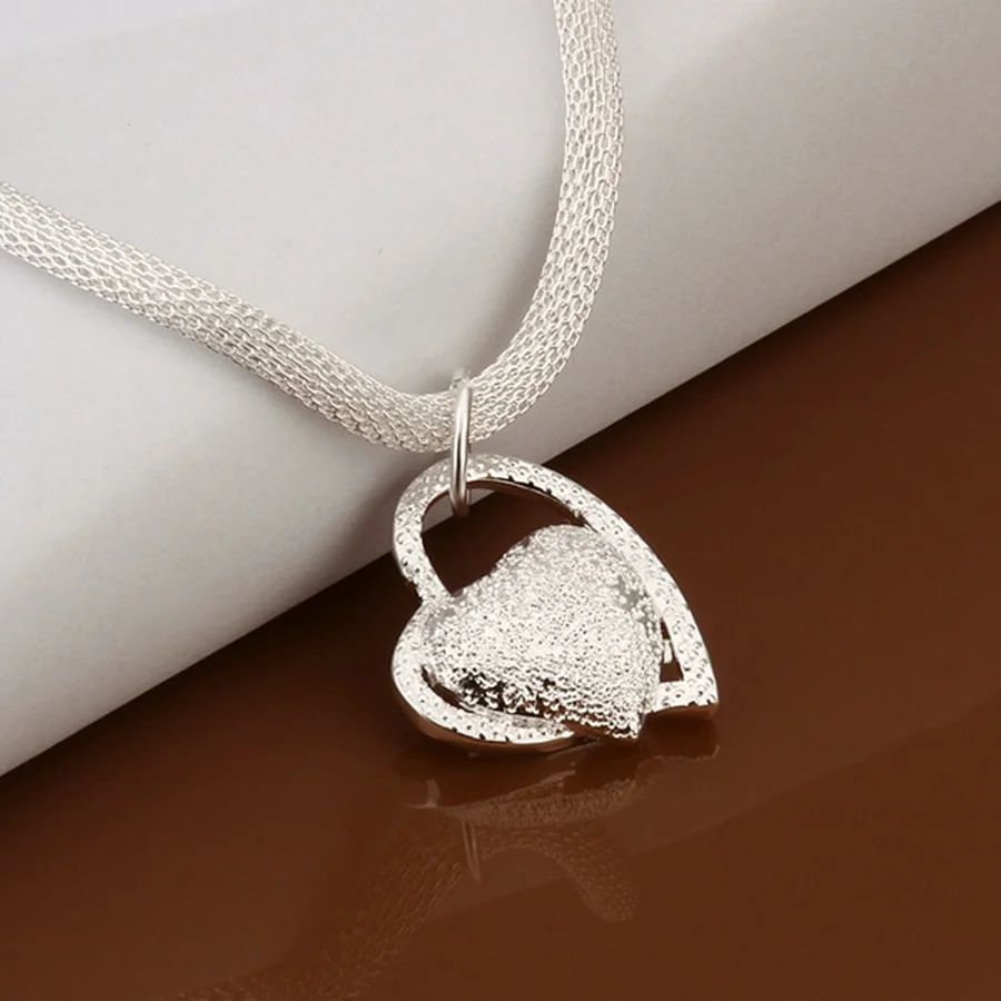 Colar Feminino em Prata 925 – Pingente de Coração Luxuoso - Imagem 3